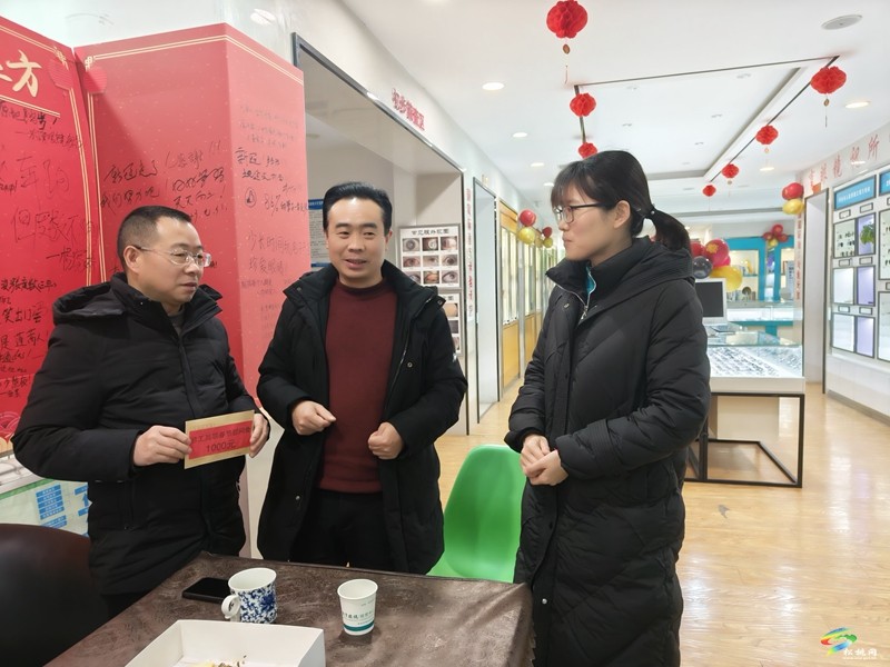 縣工商聯(lián)組織開(kāi)展春節(jié)走訪慰問(wèn)活動(dòng)