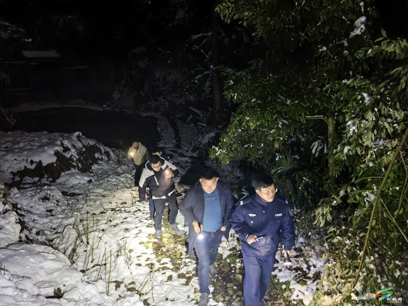 搜尋18小時，民警成功找回走失女子