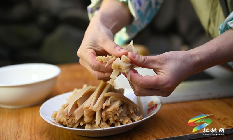 【新春走基層】松桃：米豆腐飄香迎新春