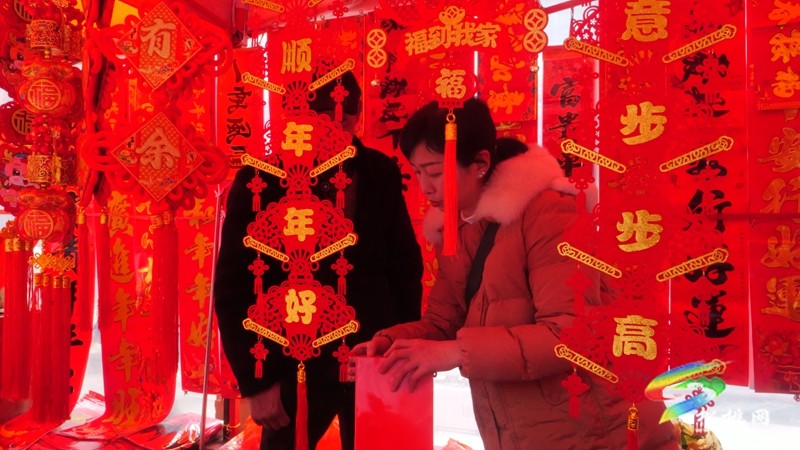 【新春走基層】松桃：春節(jié)將至年味濃?年貨市場(chǎng)“熱”起來
