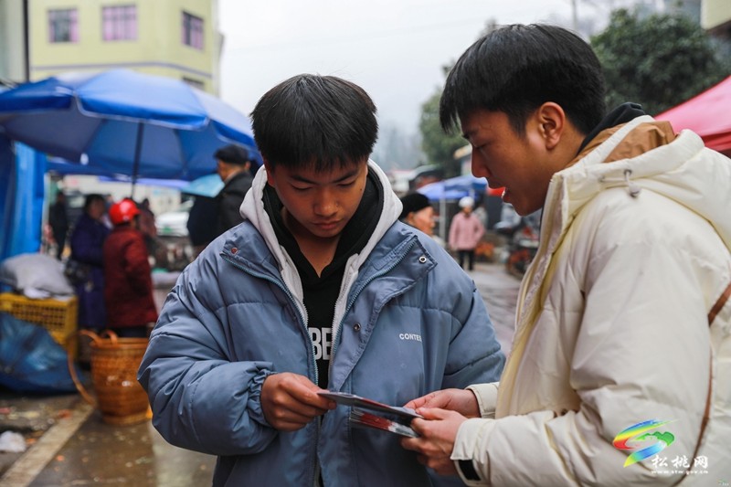 【新春走基層】就業(yè)援助下基層 真情幫扶暖人心