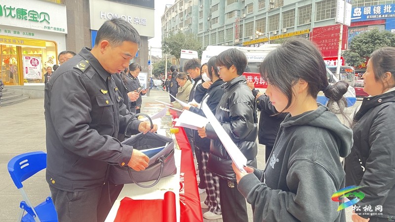 【新春走基層】松桃開展春節(jié)前食品安全專項檢查及宣傳活動