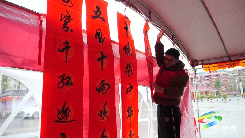 【新春走基層】孟溪鎮(zhèn)舉辦“迎新春送春聯(lián)·歡歡喜喜過(guò)大年”書(shū)法活動(dòng)