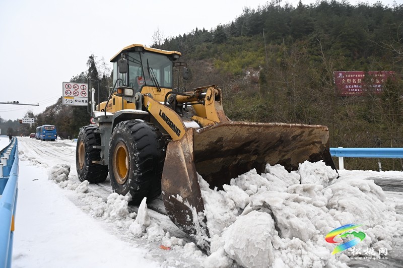 松桃：迎雪而上?除雪保暢護(hù)航春運(yùn)