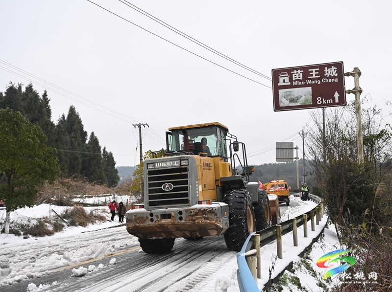 松桃：迎雪而上?除雪保暢護(hù)航春運(yùn)