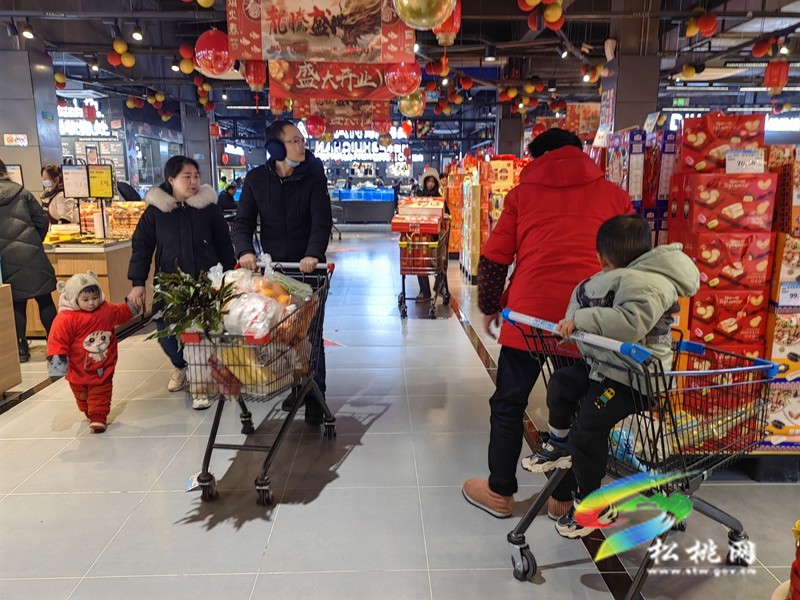 【網(wǎng)絡(luò)中國(guó)節(jié)·春節(jié)】松桃:商超采購(gòu)年味濃 備貨充足迎新春