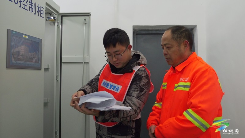 松桃公路:過年不打烊 公路安全有保障
