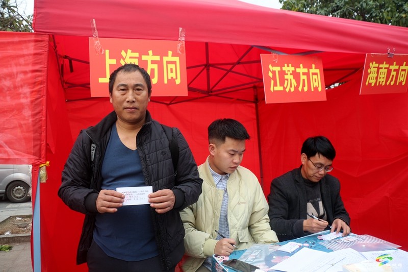 松桃：“點對點”免費直通車 溫暖返崗路