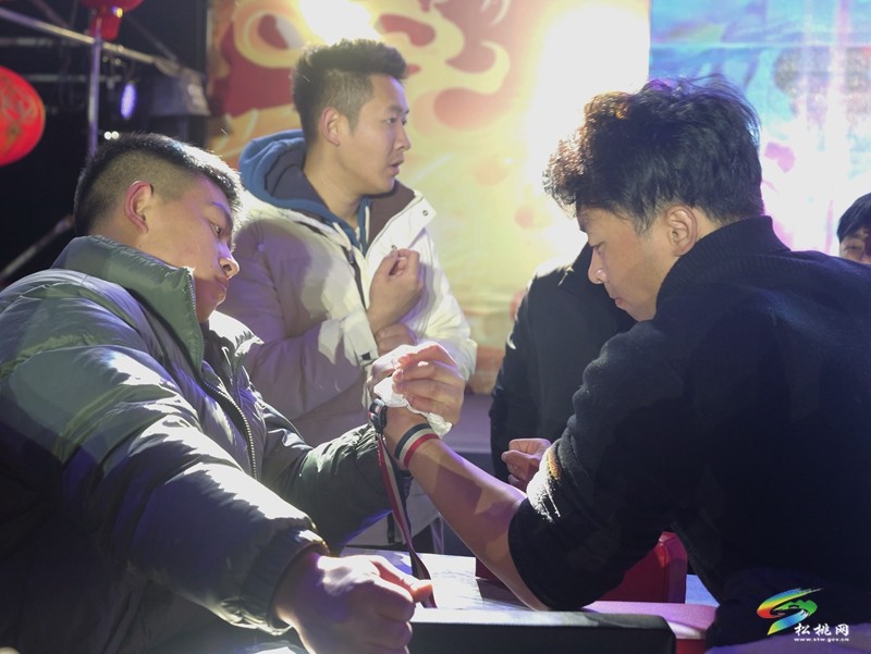 以腕會友：春之奕“腕力松桃”——第三屆貴州“村腕”腕力挑戰(zhàn)賽暨健美健身秀活動圓滿結(jié)束