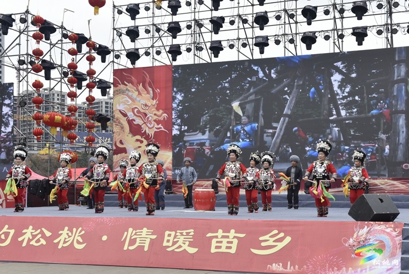 松桃舉行春之韻“歡樂松桃”鄉(xiāng)村大舞臺(tái)文藝節(jié)目展演活動(dòng)