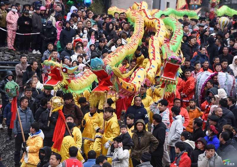 松桃舉辦第十四屆中國寨英滾龍文化藝術(shù)節(jié)