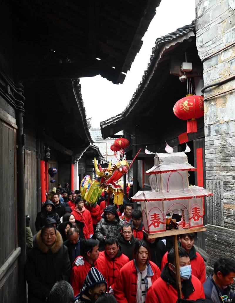 松桃舉辦第十四屆中國寨英滾龍文化藝術(shù)節(jié)