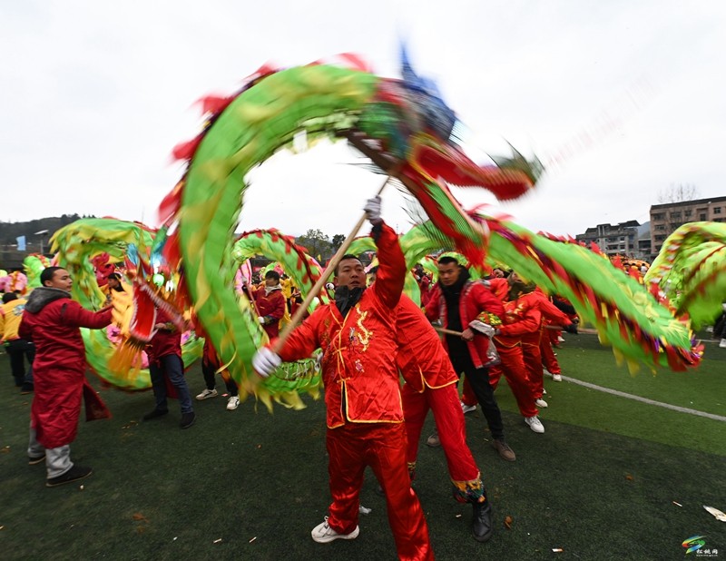 松桃舉辦第十四屆中國寨英滾龍文化藝術(shù)節(jié)