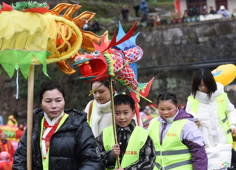松桃舉辦第十四屆中國寨英滾龍文化藝術(shù)節(jié)