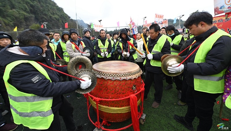 松桃舉辦第十四屆中國寨英滾龍文化藝術(shù)節(jié)