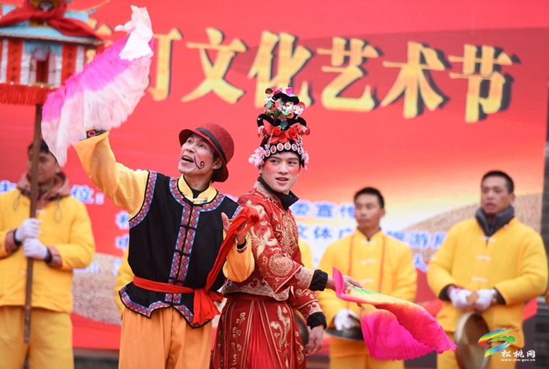 如約松桃·情暖苗鄉(xiāng)——孟溪老區(qū)第八屆茶燈文化藝術(shù)節(jié)精彩舉行