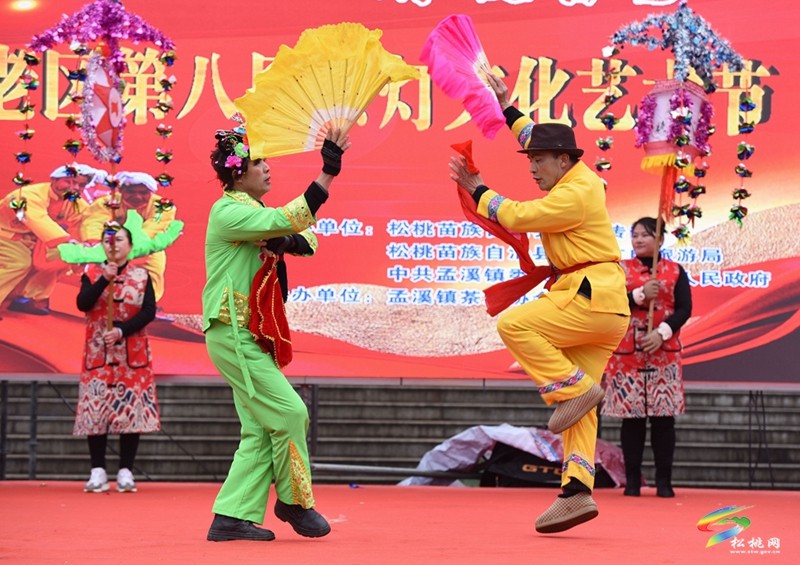 如約松桃·情暖苗鄉(xiāng)——孟溪老區(qū)第八屆茶燈文化藝術(shù)節(jié)精彩舉行