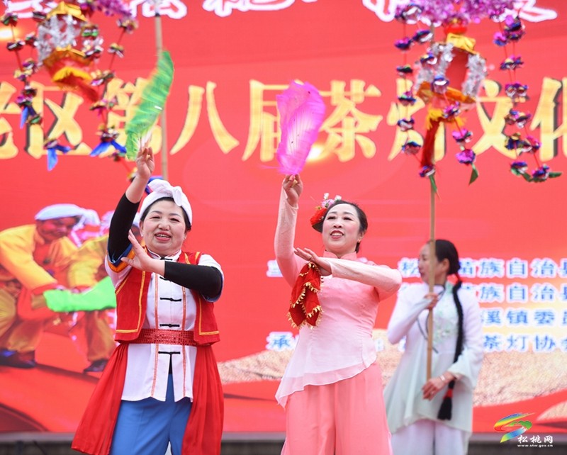 如約松桃·情暖苗鄉(xiāng)——孟溪老區(qū)第八屆茶燈文化藝術(shù)節(jié)精彩舉行