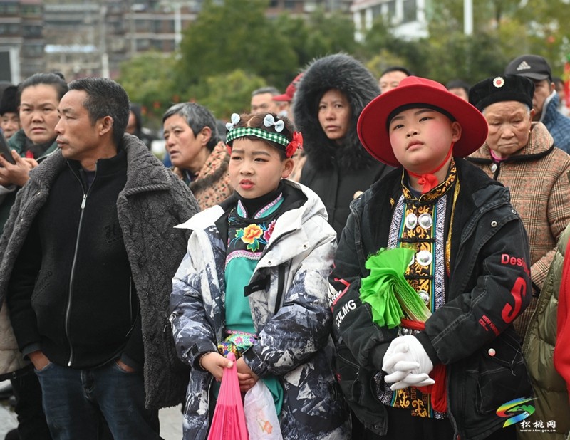 如約松桃·情暖苗鄉(xiāng)——孟溪老區(qū)第八屆茶燈文化藝術(shù)節(jié)精彩舉行