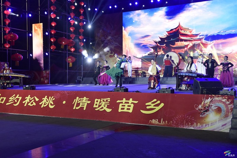 【網(wǎng)絡(luò)中國(guó)節(jié)·元宵】松桃：歌舞燈謎鬧元宵