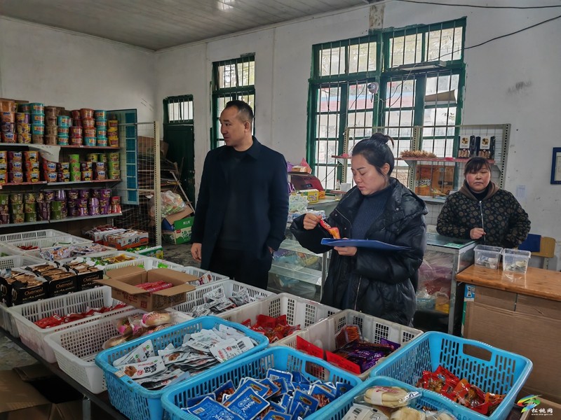 寨英鎮(zhèn)多部門聯(lián)合開展校園周邊環(huán)境專項整治