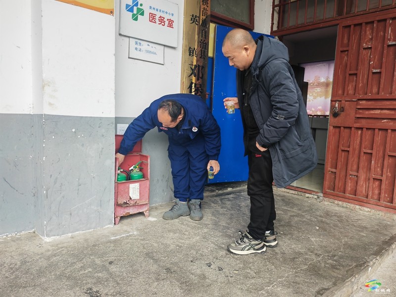 寨英鎮(zhèn)多部門聯(lián)合開展校園周邊環(huán)境專項整治
