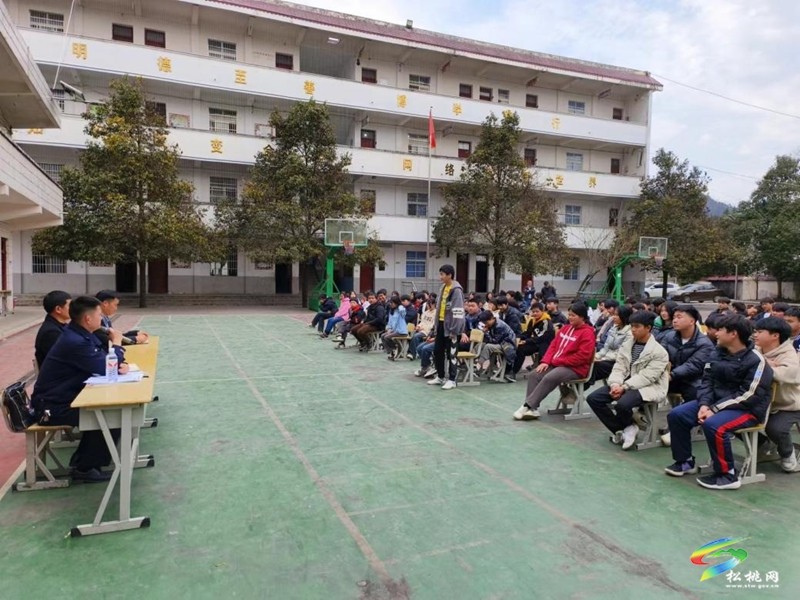 沙壩河鄉(xiāng):開展法治宣傳進校園活動