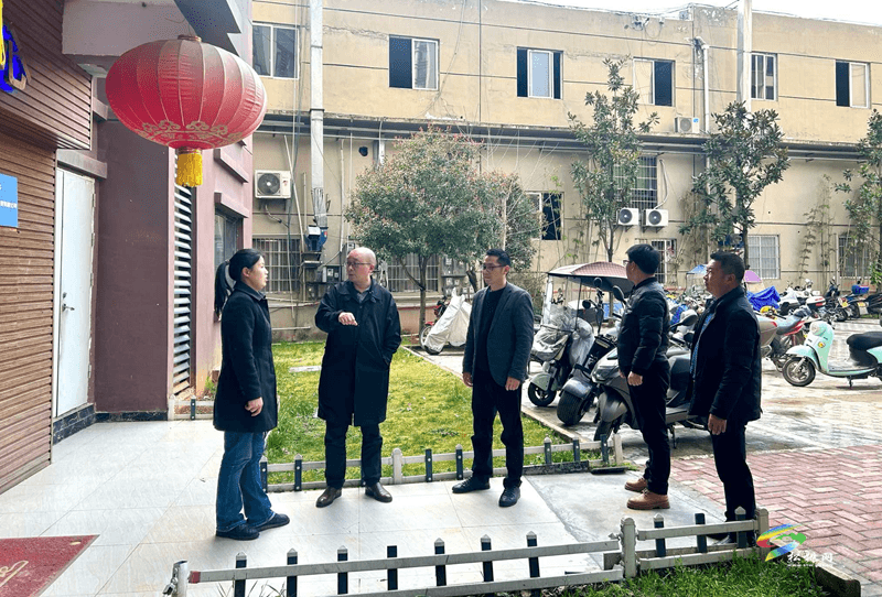 縣融媒體中心到包保小區(qū)督導(dǎo)文明創(chuàng)建工作