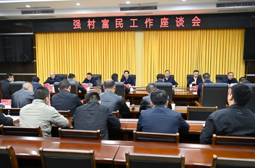 李作勛在松桃苗族自治縣宣講全國(guó)兩會(huì)精神