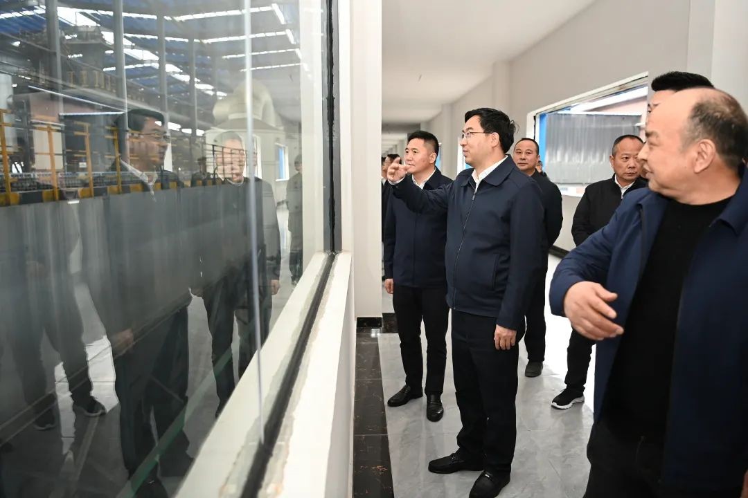 李作勛在松桃苗族自治縣宣講全國(guó)兩會(huì)精神