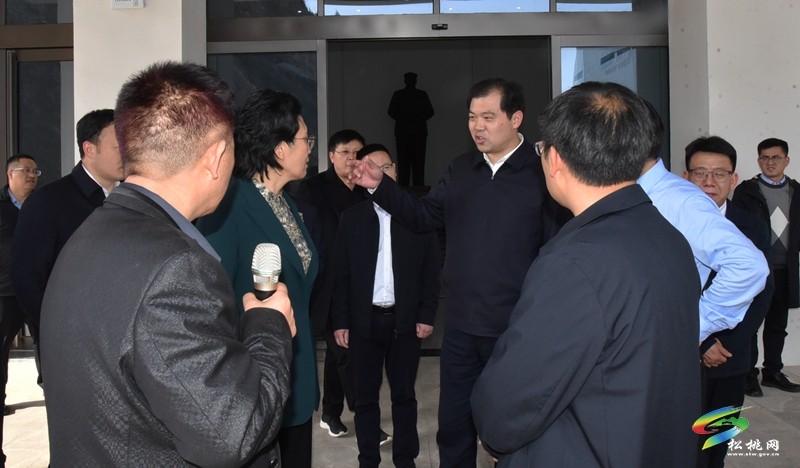 湘西州考察團(tuán)到我縣考察“錳三角”礦業(yè)污染綜合治理工作