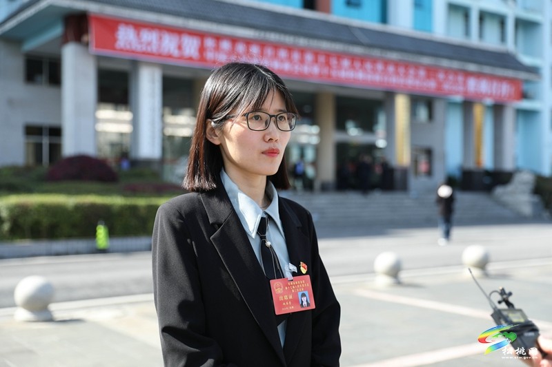 縣十七屆人大三次會(huì)議進(jìn)行分組審議