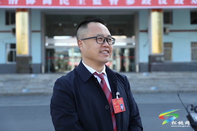 縣十七屆人大三次會議進(jìn)行第二次分組審議