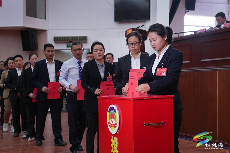 縣政協(xié)十五屆三次會(huì)議召開第三次全體會(huì)議