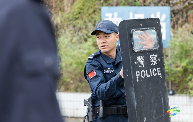 市公安局警務(wù)實戰(zhàn)教官團來松桃開展送教活動