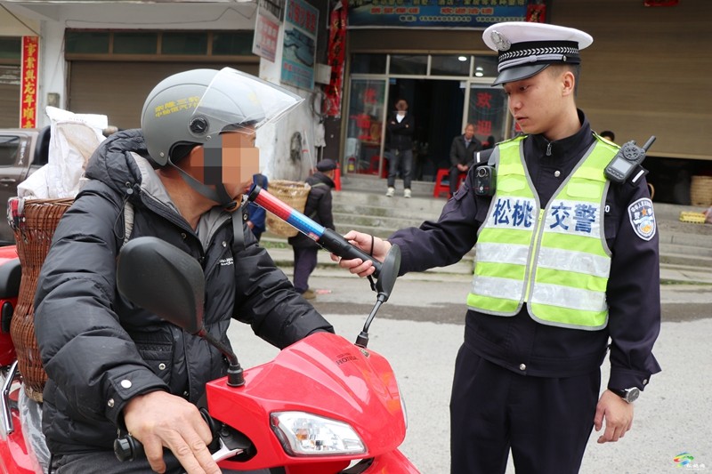【法治松桃】縣公安局交警大隊聯(lián)合縣交通運(yùn)輸綜合行政執(zhí)法大隊開展春季交通安全專項整治行動