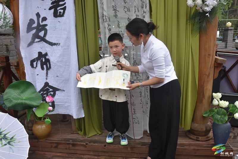 松桃德才幼兒園到縣圖書館開展世界讀書日活動(dòng)