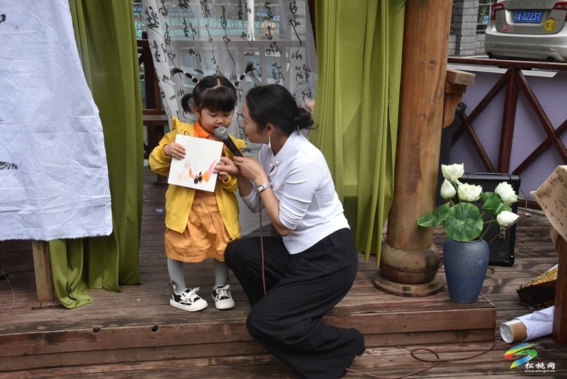 松桃德才幼兒園到縣圖書館開展世界讀書日活動(dòng)