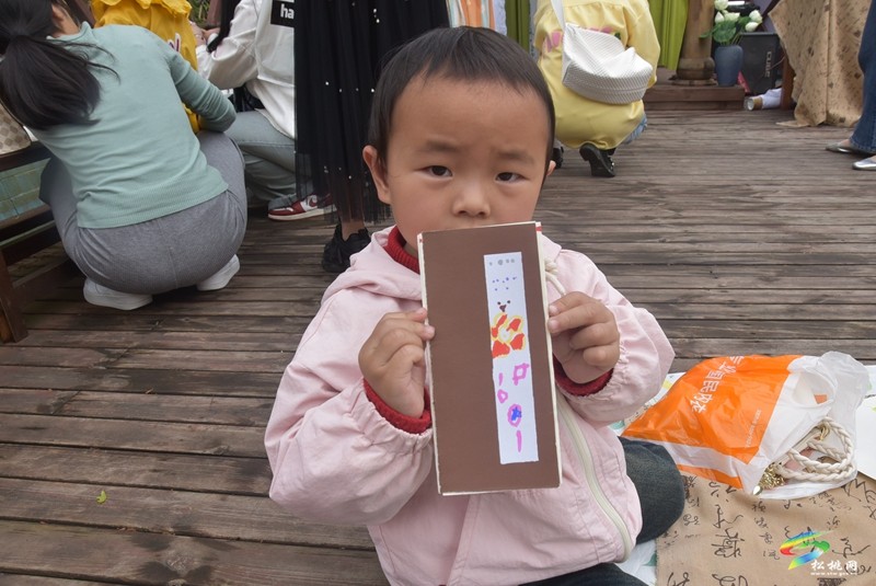 松桃德才幼兒園到縣圖書館開展世界讀書日活動(dòng)