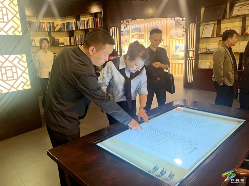 荔波縣檔案史志館到縣檔案館開展考察交流活動