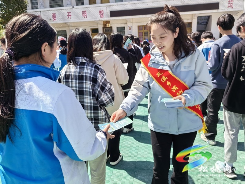 【利劍護(hù)蕾 ·守護(hù)成長(zhǎng)】松桃各級(jí)婦聯(lián)組織開(kāi)展多形式的“利劍護(hù)蕾 ·守護(hù)成長(zhǎng)”宣傳教育活動(dòng)