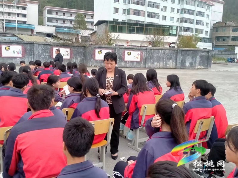 【利劍護(hù)蕾 ·守護(hù)成長(zhǎng)】松桃各級(jí)婦聯(lián)組織開(kāi)展多形式的“利劍護(hù)蕾 ·守護(hù)成長(zhǎng)”宣傳教育活動(dòng)