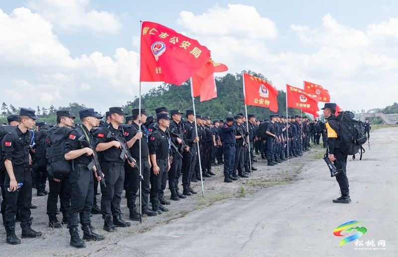 松桃公安特警參加全省公安特警實戰(zhàn)和跨區(qū)域調(diào)動演練
