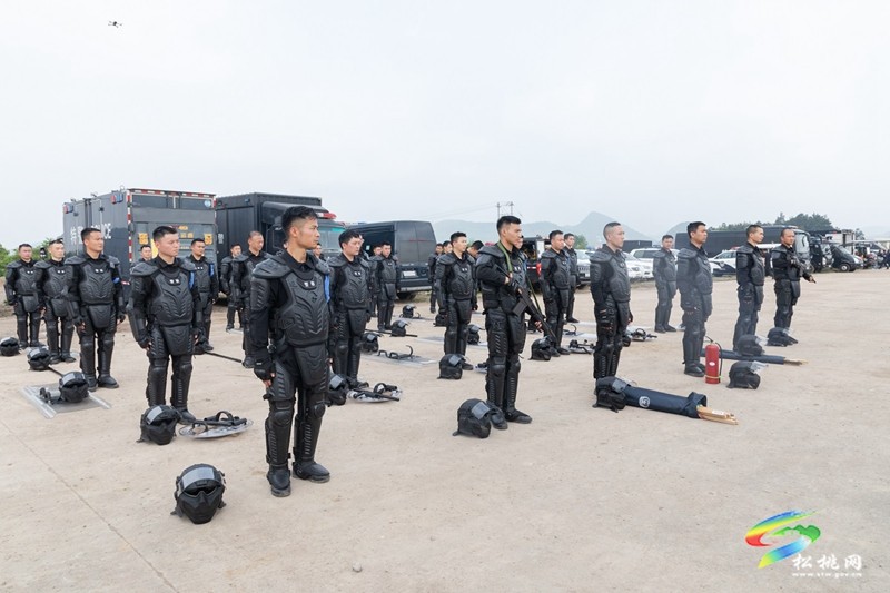 松桃公安特警參加全省公安特警實戰(zhàn)和跨區(qū)域調(diào)動演練