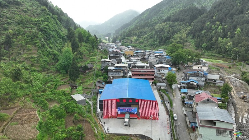 永安鄉(xiāng)瑪瑙山泉飲用水有限公司舉行開(kāi)業(yè)慶典活動(dòng)