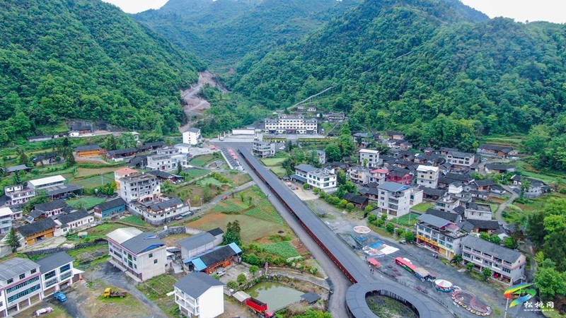 松桃：“五一”假期 潛龍洞景區(qū)持續(xù)釋放消費活力