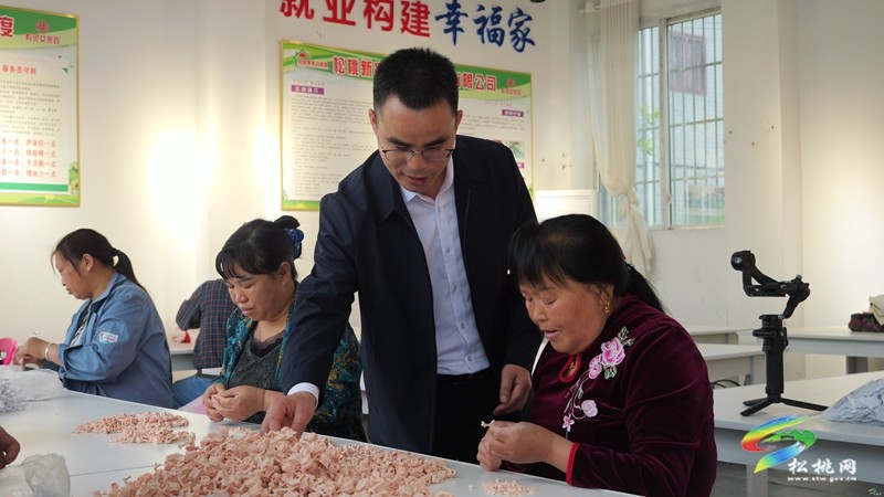 【奮進(jìn)的春天】松桃:社區(qū)微工廠 靈活促就業(yè)