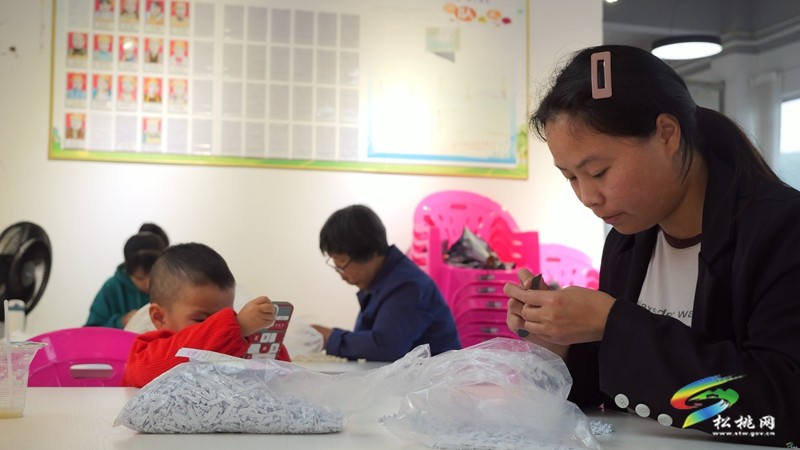 【奮進(jìn)的春天】松桃:社區(qū)微工廠 靈活促就業(yè)