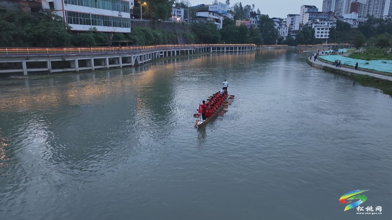 松桃：松江河上一葉孤舟  奮力備戰(zhàn)龍船賽