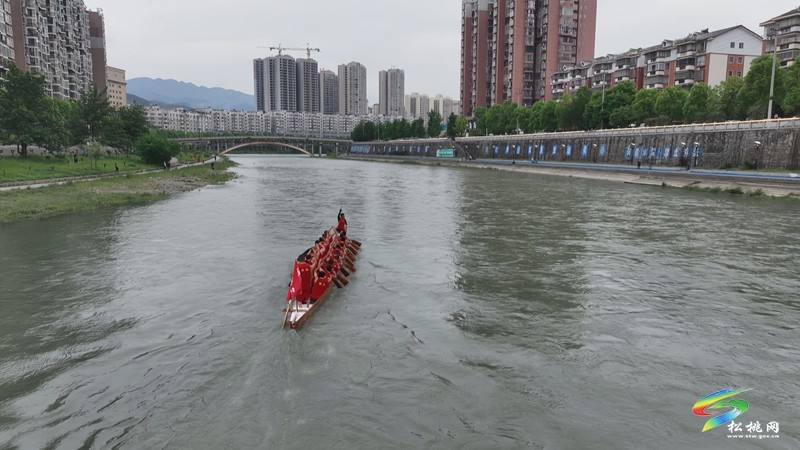 松桃：松江河上一葉孤舟  奮力備戰(zhàn)龍船賽